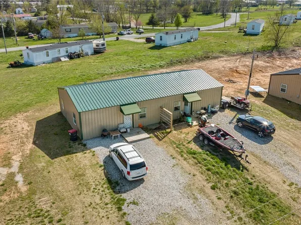 7723 & 7725 Blockade Vlg, Seligman, MO 65745