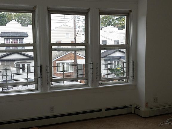 LIVINGROOM WINDOWS