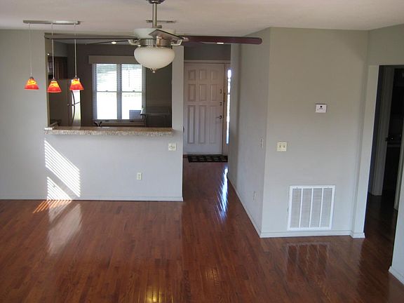 5th image of 22 Walter Dr
