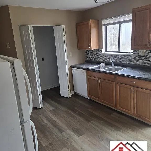 597 W Main St #1 — Photo 4