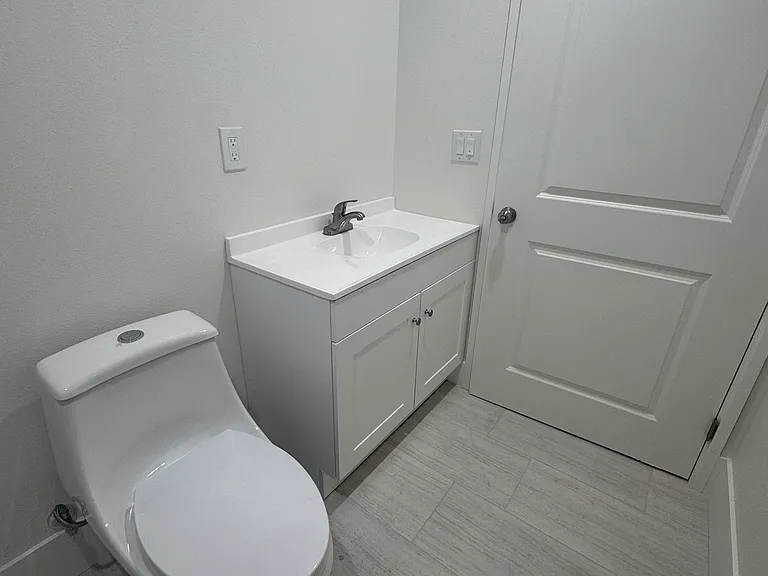 8847 1/2 Isora St #1/2 — Photo 11