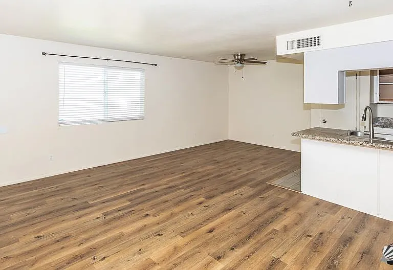 1242 W 20th Pl — Photo 5
