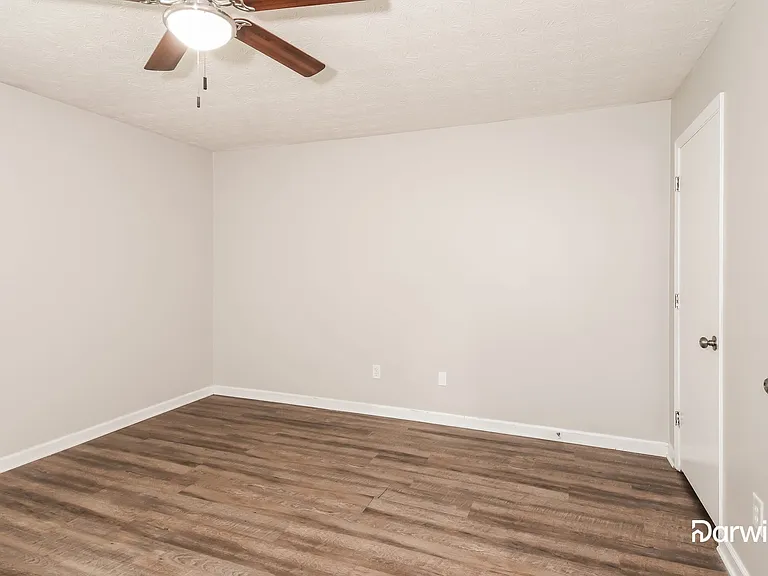 2571 Redfield Dr — Photo 13