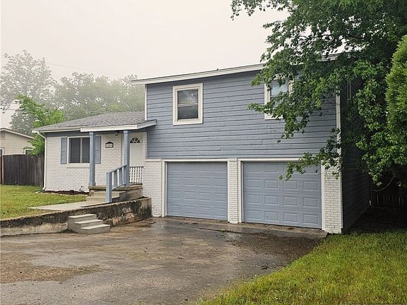 3rd image of 2201 Crescent Dr