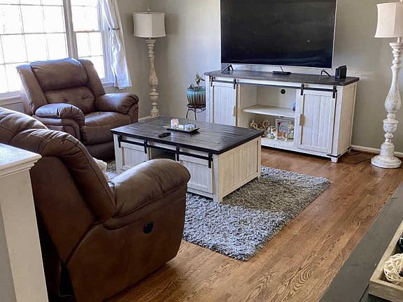 2nd image of 5914 Sierra Dr
