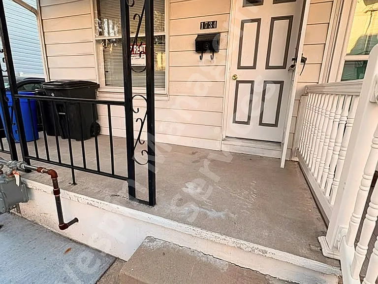 1734 W Norwegian St — Photo 5