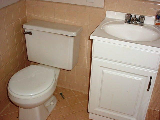 2nd image of 5928 N College St