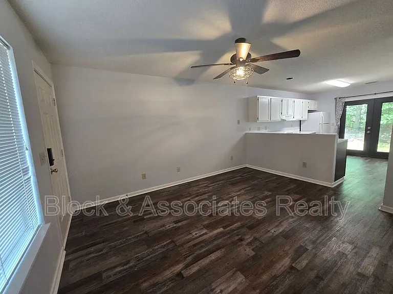 606 English Ct — Photo 6