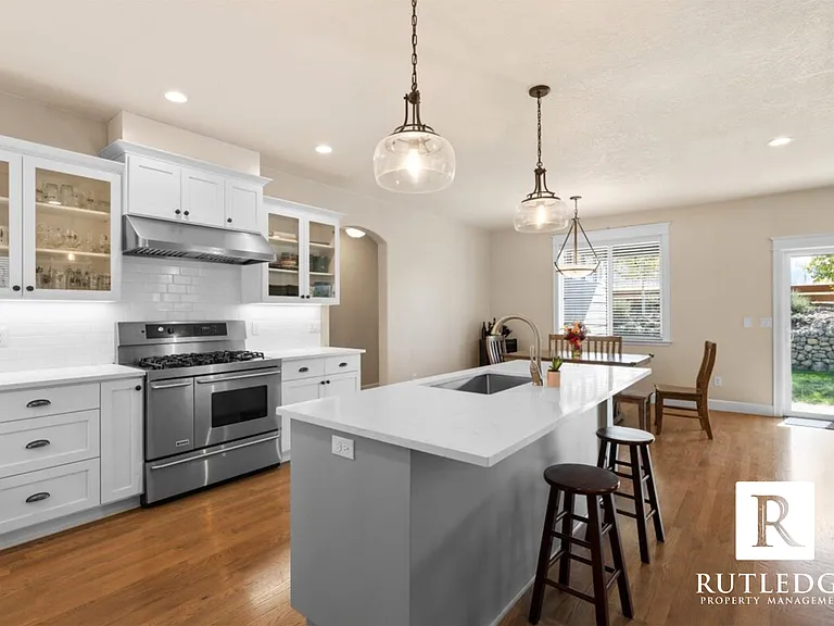 172 Willow Springs Dr — Photo 4