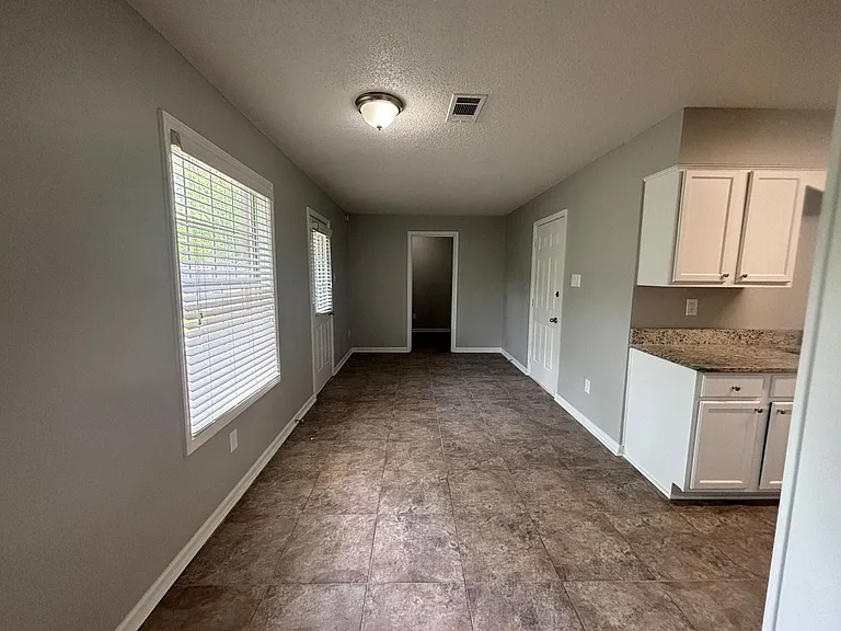 3989 Battlefield Dr — Photo 5