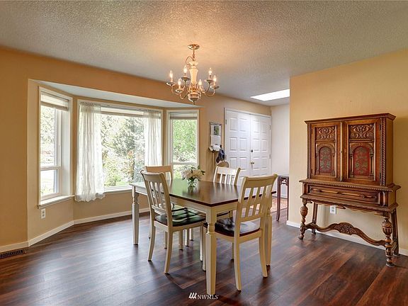 4th image of 2601 31st Street Ct SE