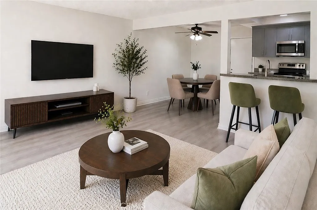 3 bed, 2.5 bath, 1289 sqft, $3,500 — Photo 3