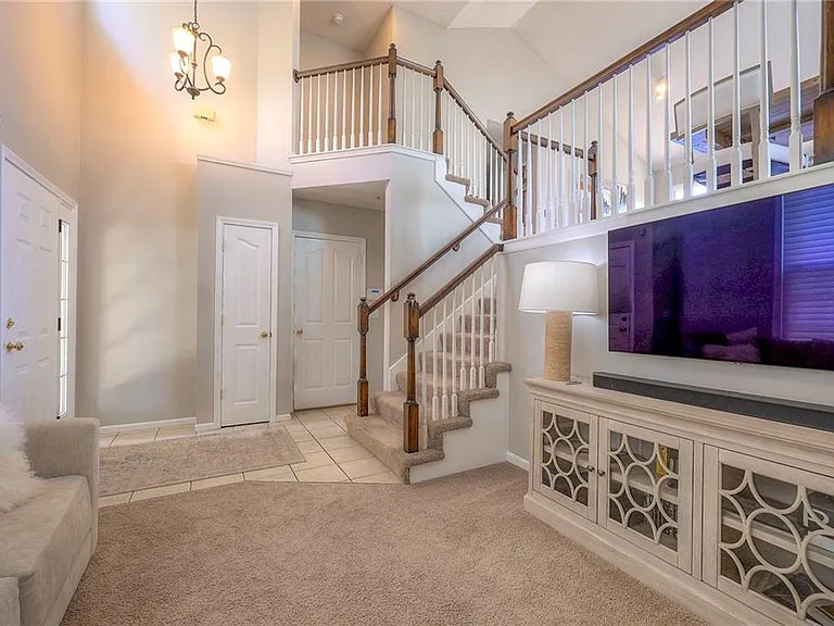15619 S Brougham Dr — Photo 2