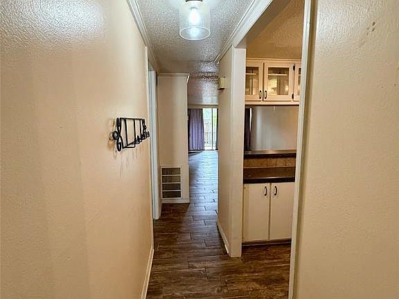 2nd image of 6100 N Brookline Ave APT 25