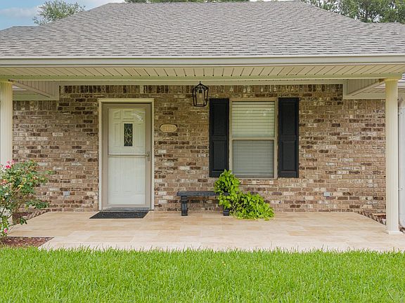 2nd image of 2406 Redbud St