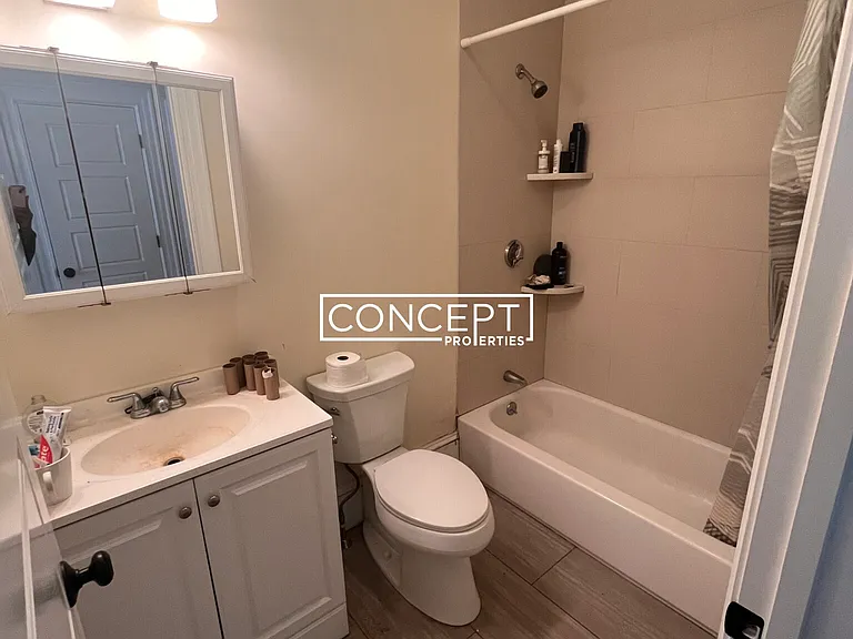 25 Commonwealth Ter #3 — Photo 4