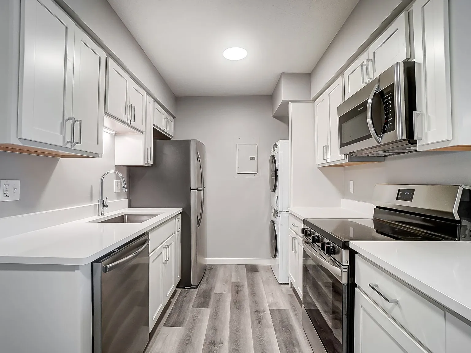 Chardon Place Apartments and Townhomes — Photo 2