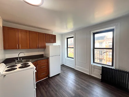 Rented by KNOCKKNOCK LLC | media 8