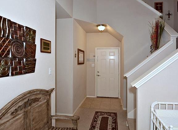 5th image of 269 Bloomsbury Dr