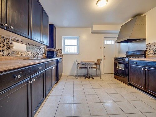 2nd image of 84 Palisade Ave