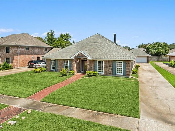 2nd image of 26 Chateau Rothchild Dr