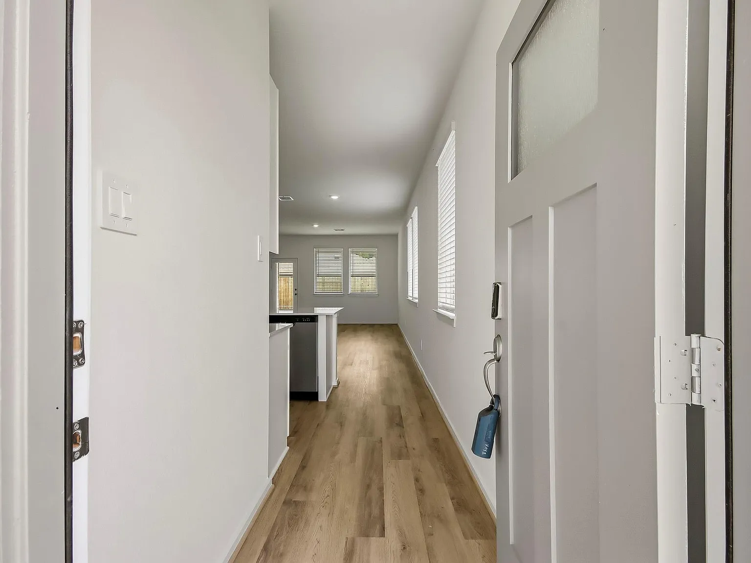3 bed, 2.0 bath, 1426 sqft, $1,950 — Photo 3