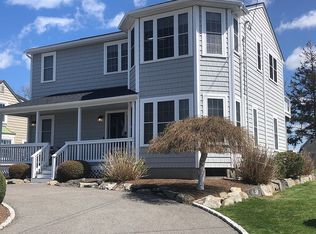78 Leonard Bodwell Rd, Narragansett, RI 02882