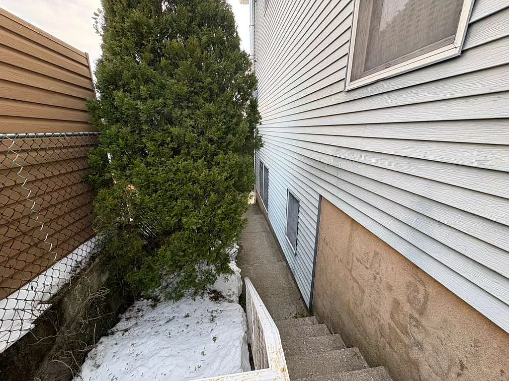 Stairs to the entrance to apartment - 402 Farnham Ave #1
