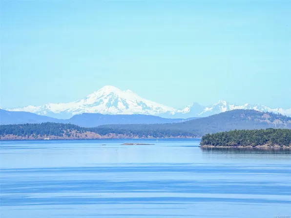 3191 Martindale Rd, Central Saanich, BC V8M 1W6