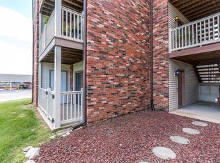 2 Meadowridge Condos E, Columbia, IL 62236
