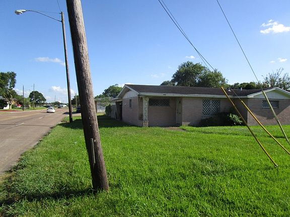 3rd image of 3015 Booker St
