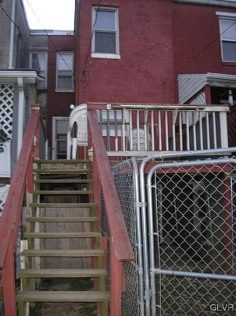 2nd image of 207 1/2 Clearfield St