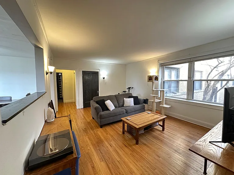 3744.5 N Pine Grove Ave #2N — Photo 3