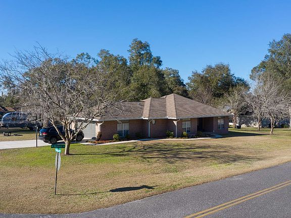 2nd image of 114 NW Heritage Dr