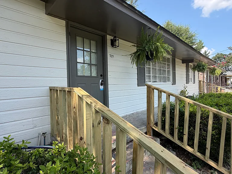 709 Myrtle St — Photo 13