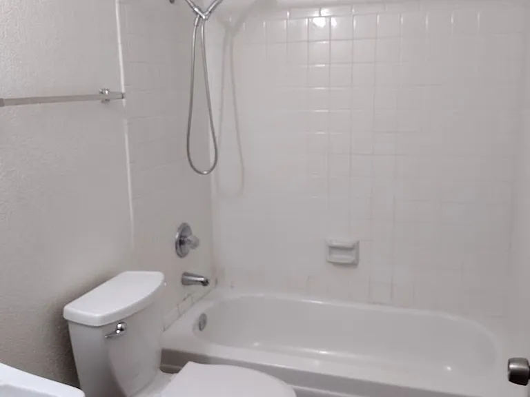 3520 E 2nd St #10 — Photo 10