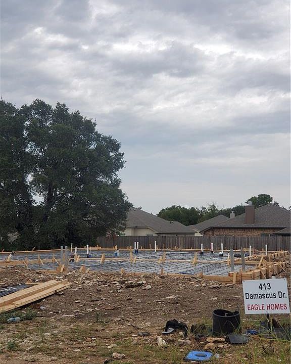 2nd image of 413 Damascus Dr