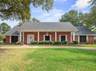 503 Calvert St, Hearne, TX 77859