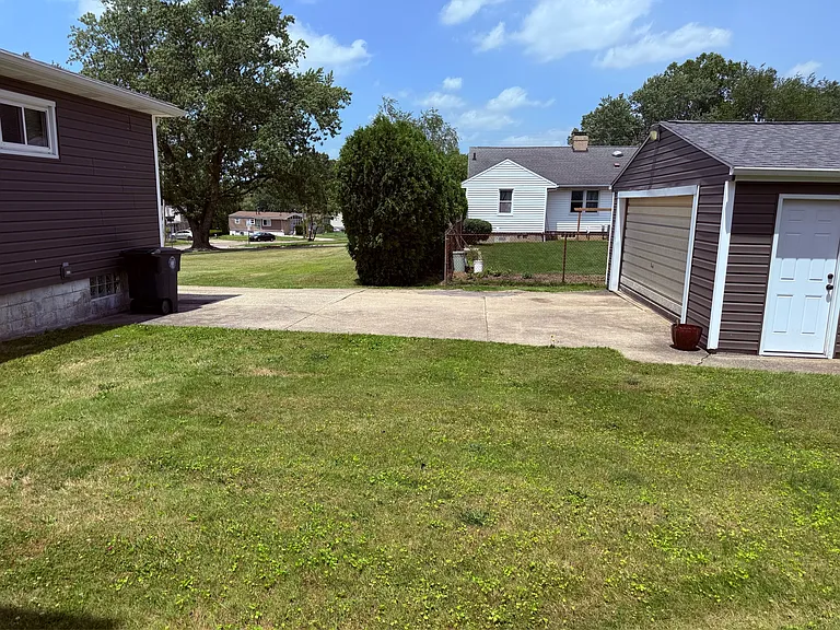 1479 Hyde Park Ave — Photo 4