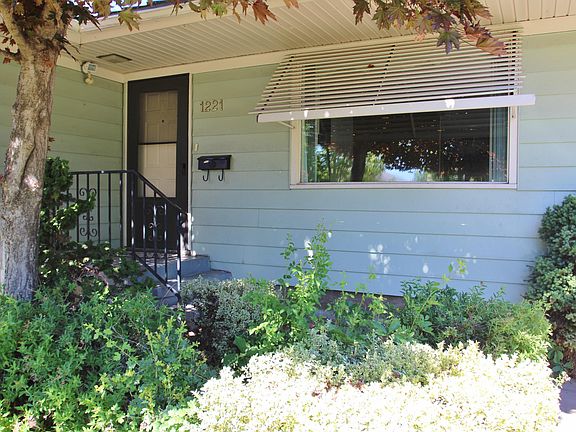 2nd image of 1221 N Eldorado Ave