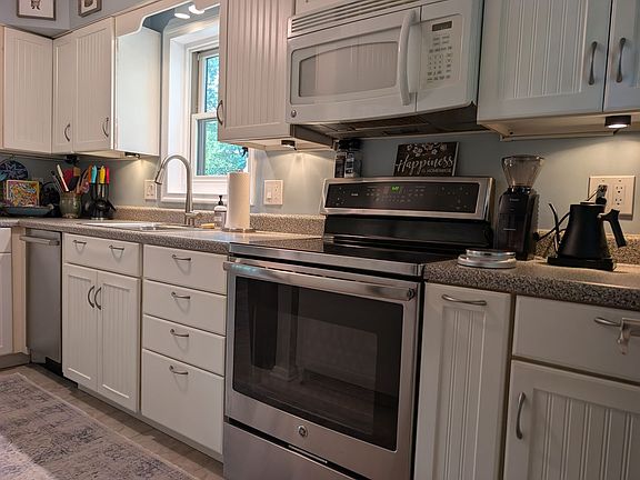 5th image of 1009 Circle Dr
