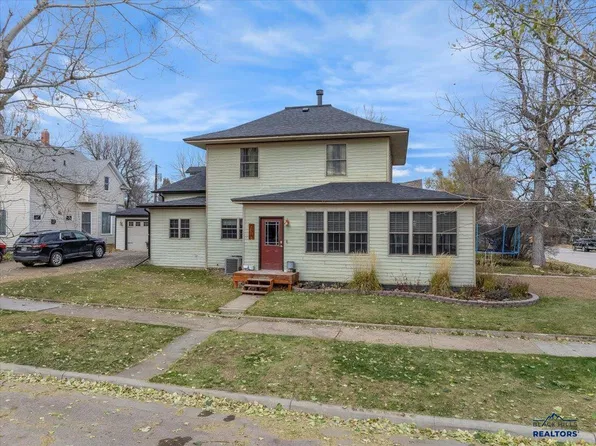 920 6TH AVE, Belle Fourche, SD 57717