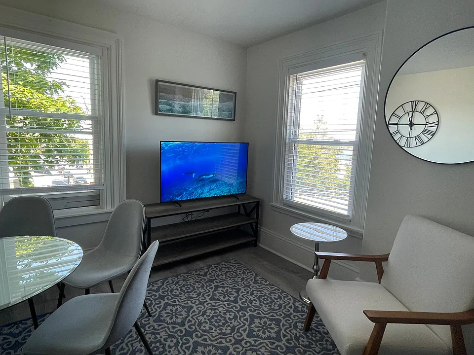 22 State St #2