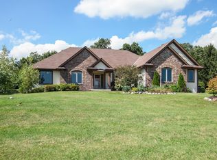 W321S9025 Leah Way, Mukwonago, WI 53149