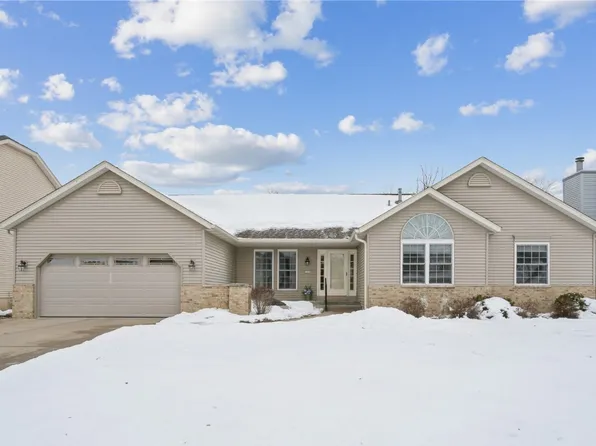 7320 Hampshire Dr NE, Cedar Rapids, IA 52402