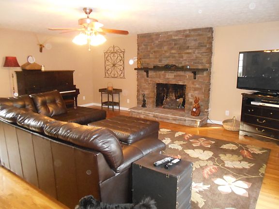 3rd image of 95 Carden Ln