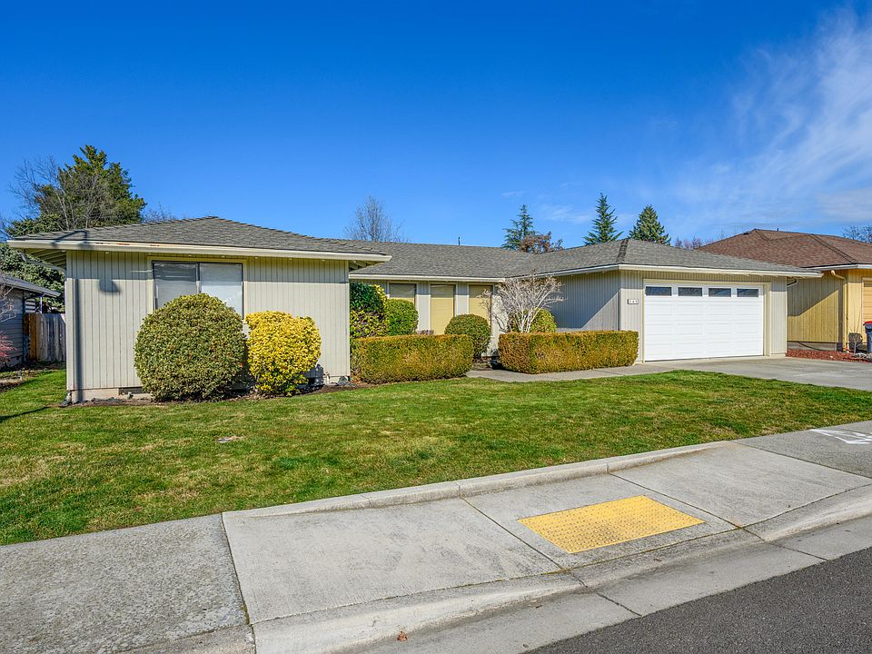 1st image of 540 Golf View Dr