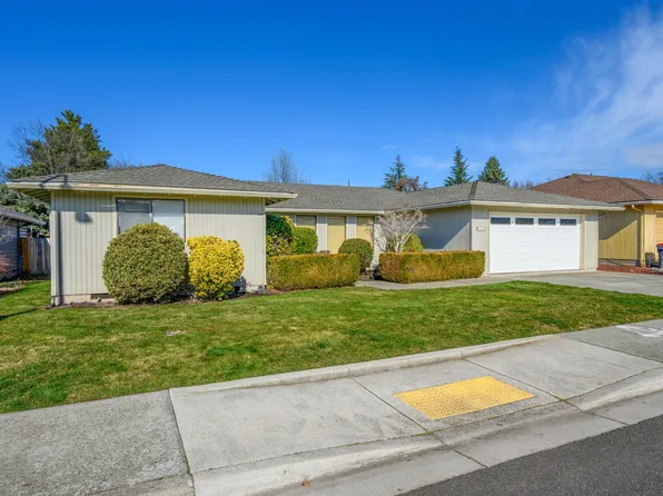 540 Golf View Dr, Medford, OR 97504