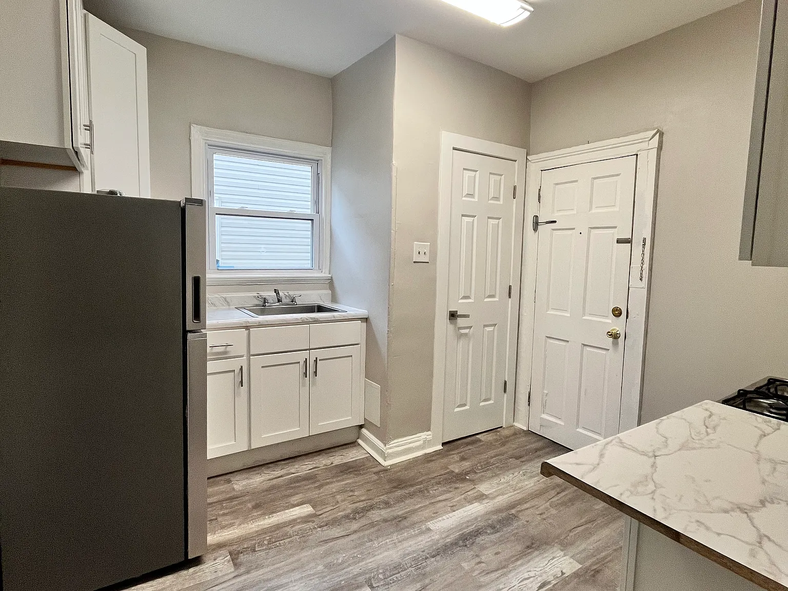 2 bed, 800 sqft, $1,895 — Photo 2