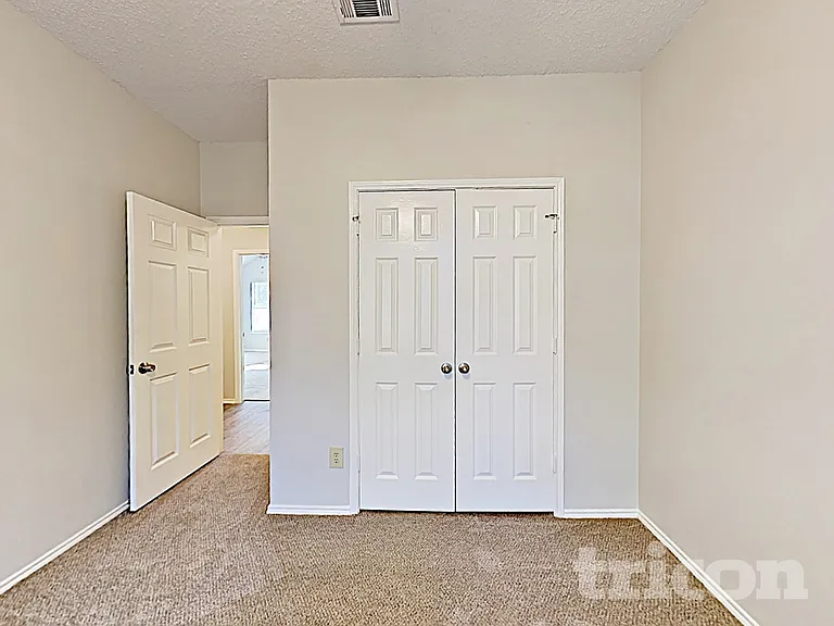 2851 Linden Ln — Photo 13